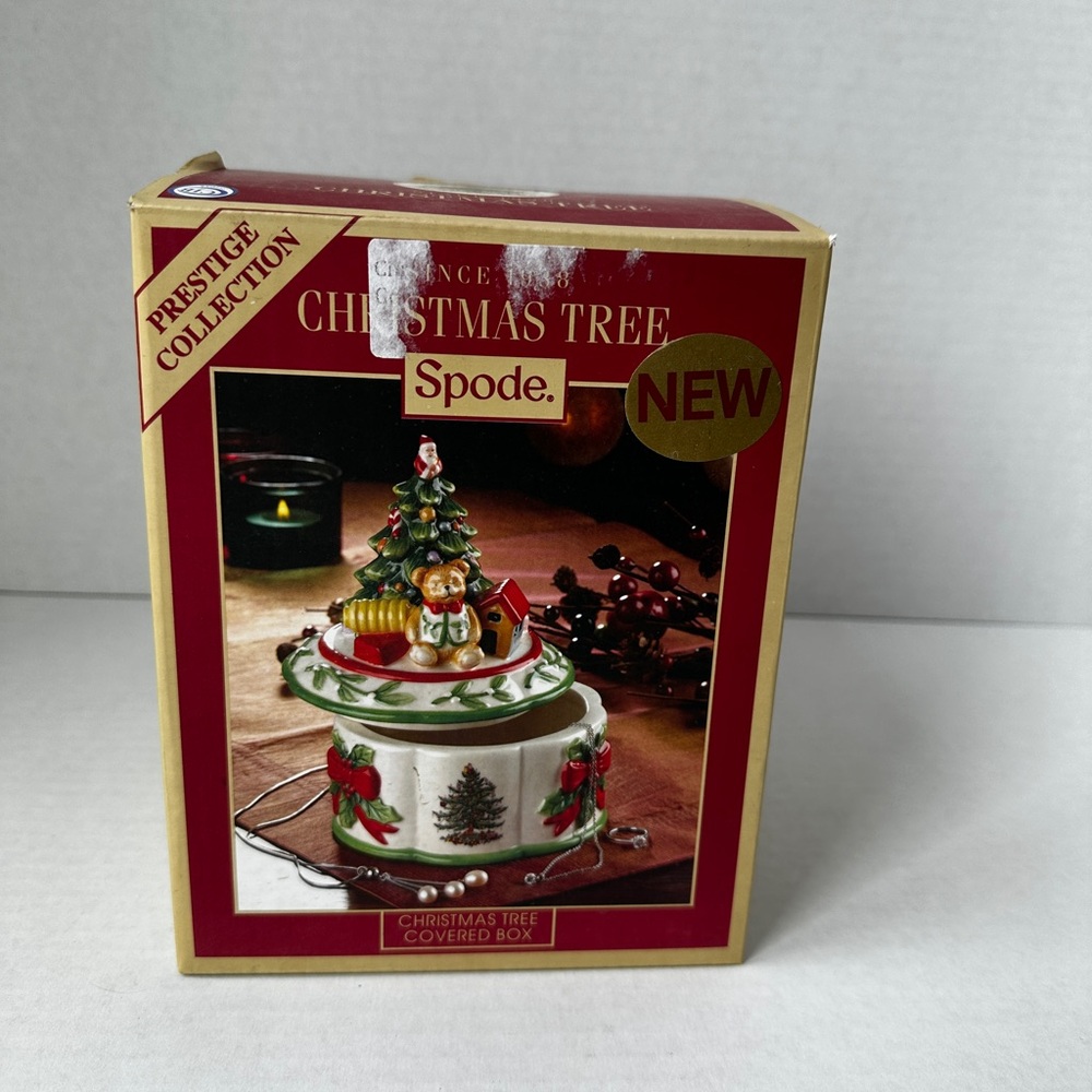 Spode Red and Green Christmas Tree Covered Box